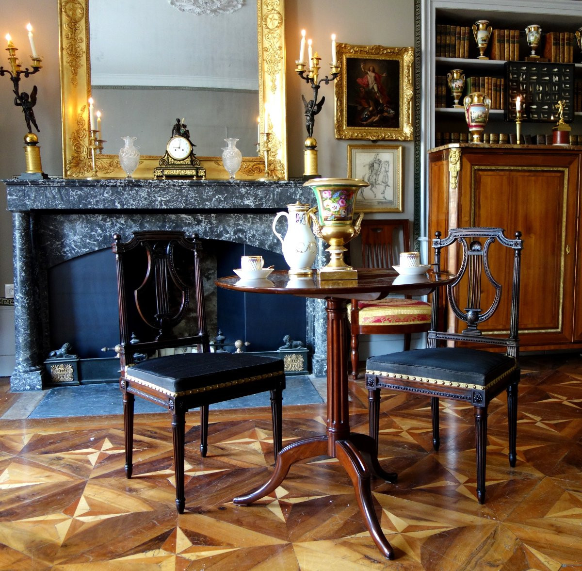 Canabas : guéridon basculant en acajou massif moucheté - époque Louis XVI-photo-6