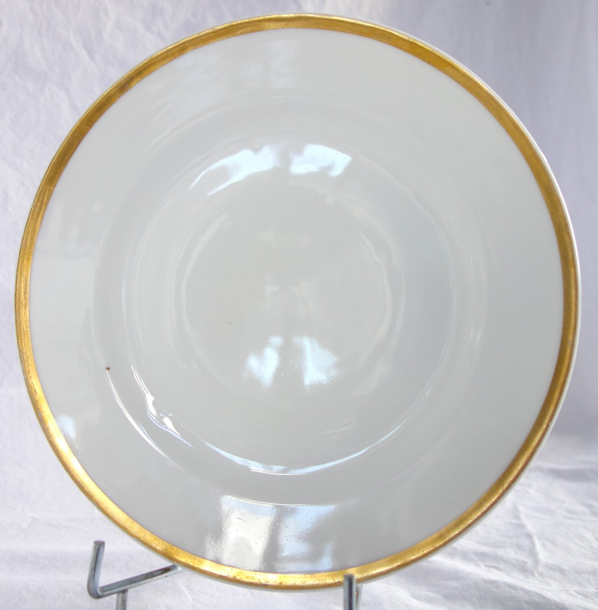 Série de 8 assiettes de table en porcelaine à filets or, fin XVIIIe siècle-photo-2