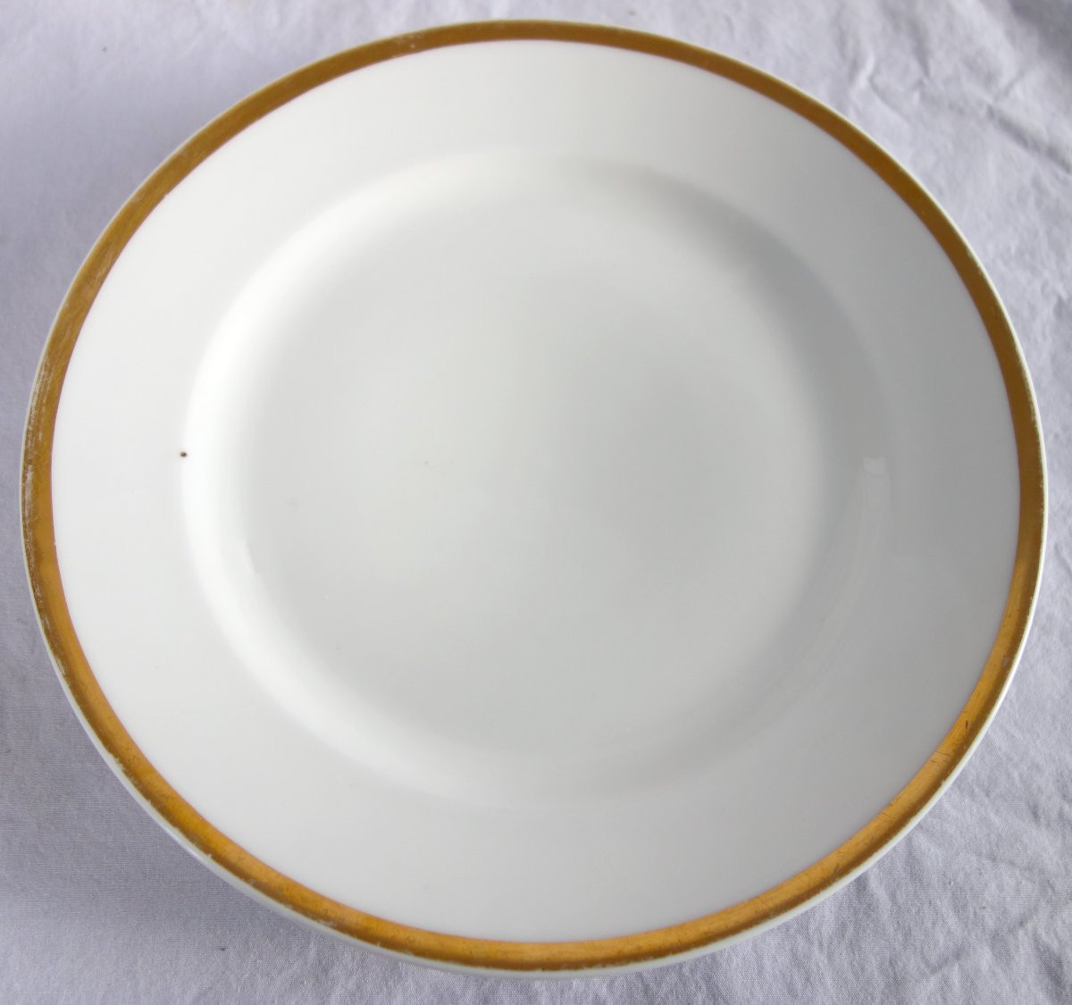 Série de 8 assiettes de table en porcelaine à filets or, fin XVIIIe siècle-photo-3