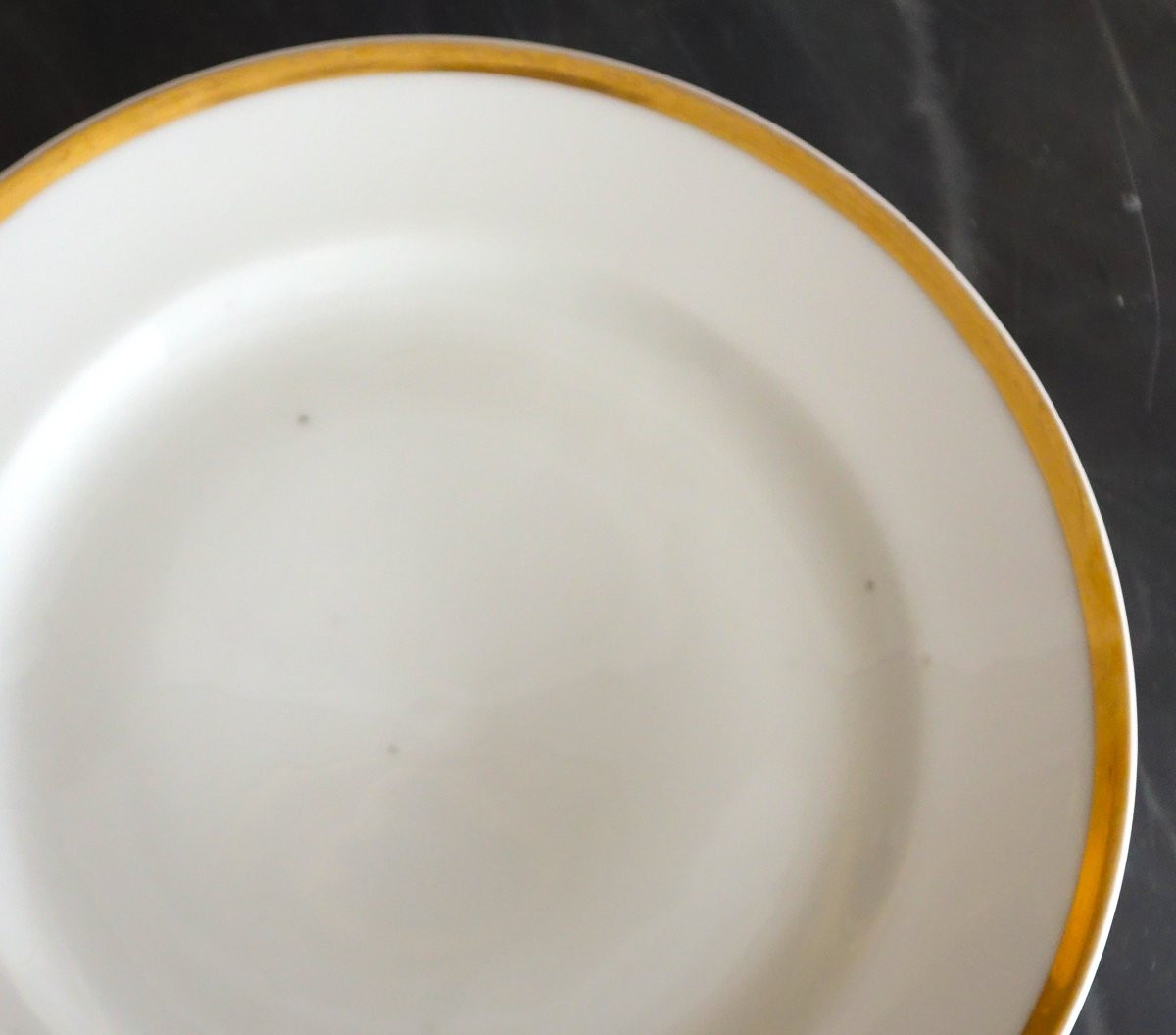 Série de 8 assiettes de table en porcelaine à filets or, fin XVIIIe siècle-photo-2