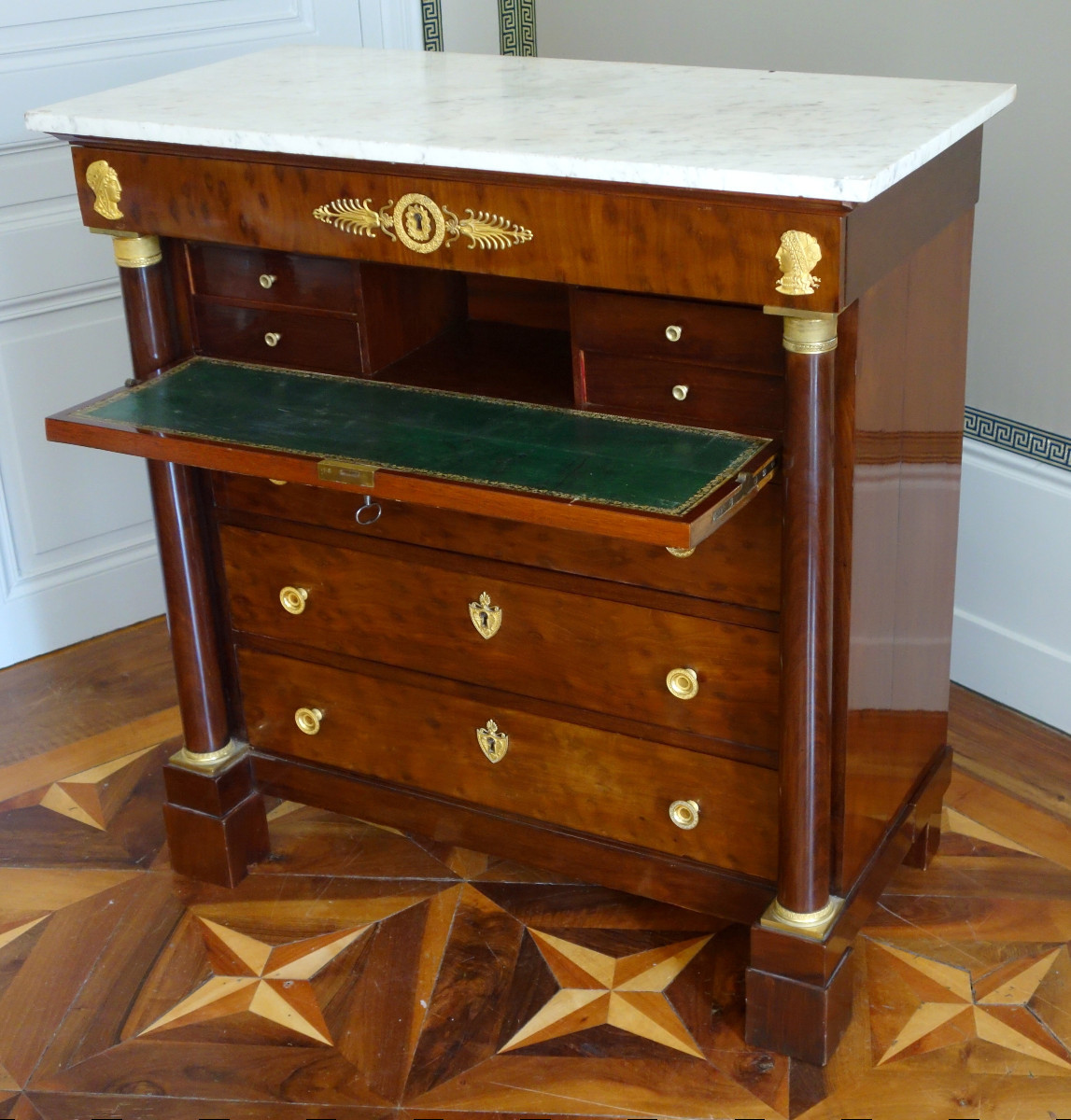 Molitor - commode secrétaire à secrets en acajou moucheté d'époque Empire, estampillée