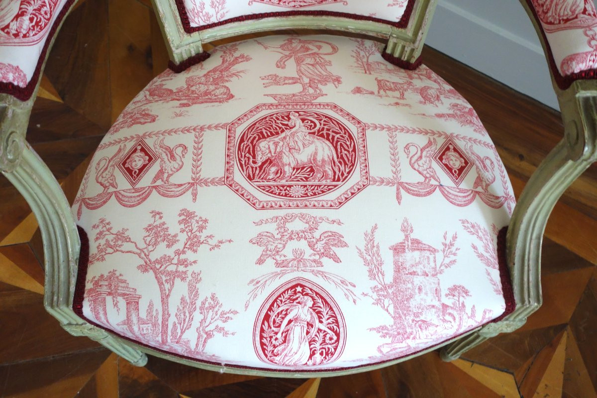 Suite de 4 fauteuils cabriolets d'époque Louis XVI en bois laqué, couverture "toile de Jouy"-photo-6