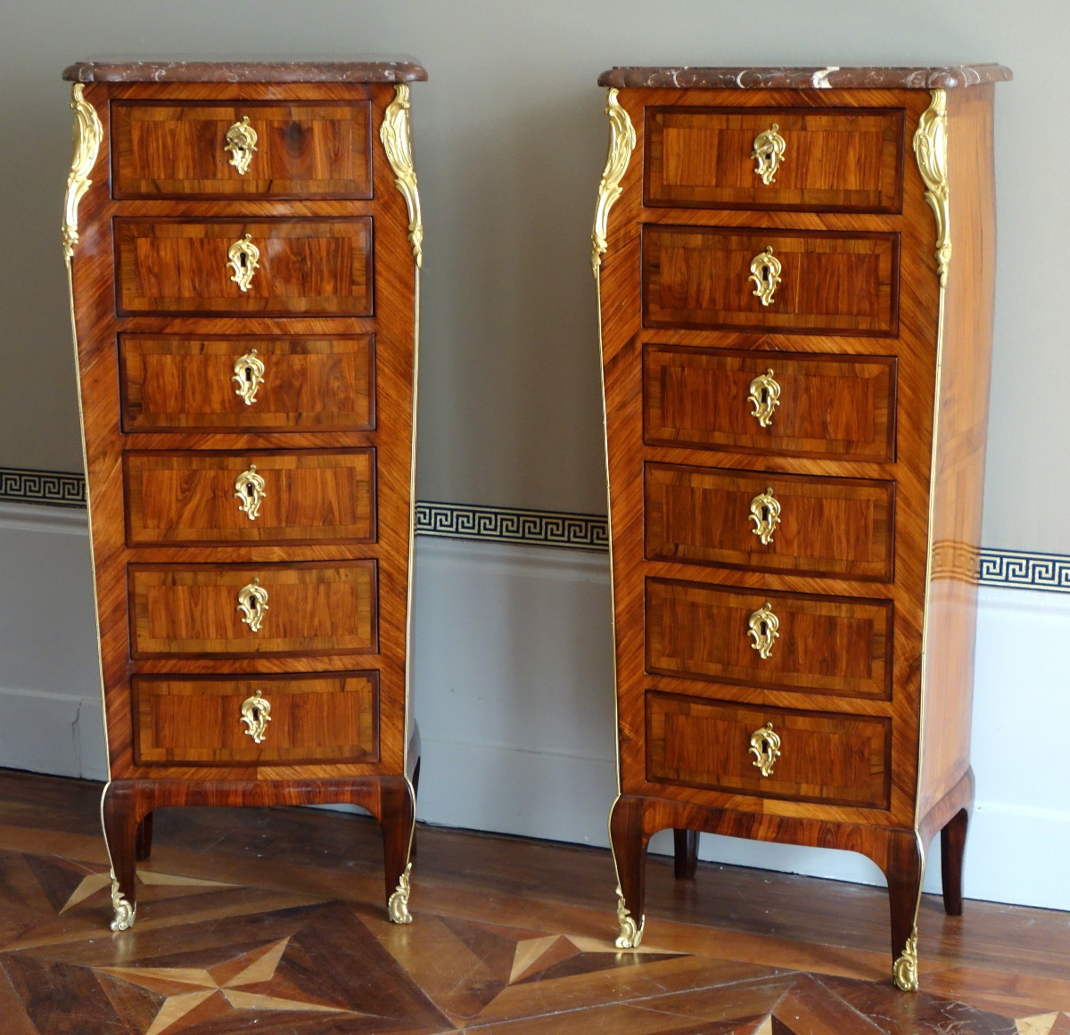 Paire de chiffonniers en marqueterie d'époque Louis XV - 18e siècle