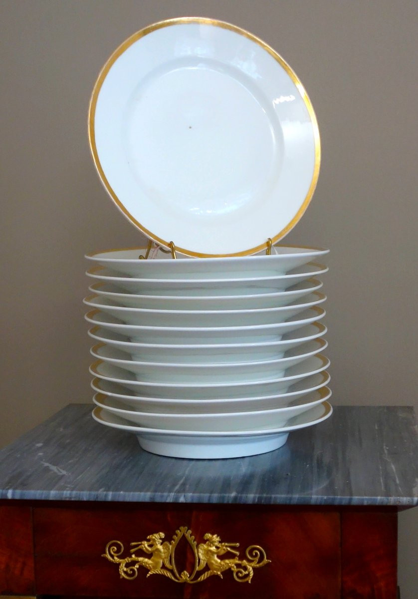 Service de 12 assiettes de table en porcelaine à filets or, fin XVIIIe siècle-photo-2