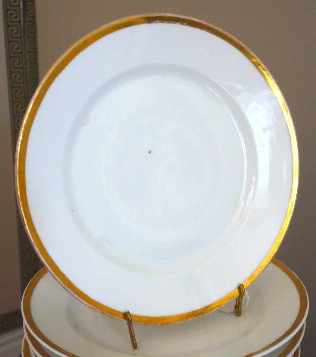 Service de 12 assiettes de table en porcelaine à filets or, fin XVIIIe siècle-photo-4