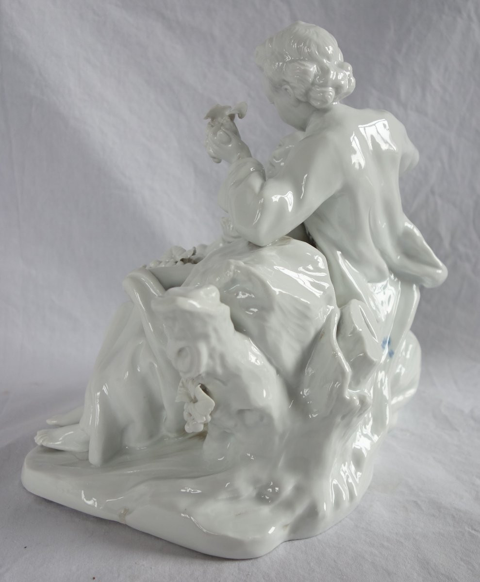 Capodimonte : scène galante du XVIIIe siècle d'après Boucher - groupe en porcelaine - signé-photo-3