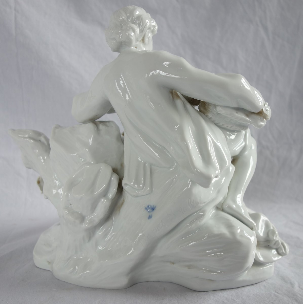 Capodimonte : scène galante du XVIIIe siècle d'après Boucher - groupe en porcelaine - signé-photo-4