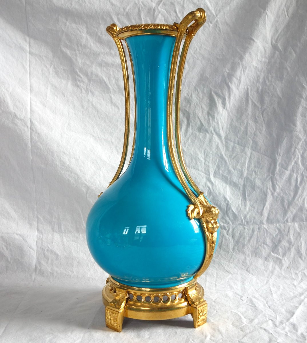 Grand vase d'ornement Louis XVI en porcelaine turquoise et bronze doré-photo-3