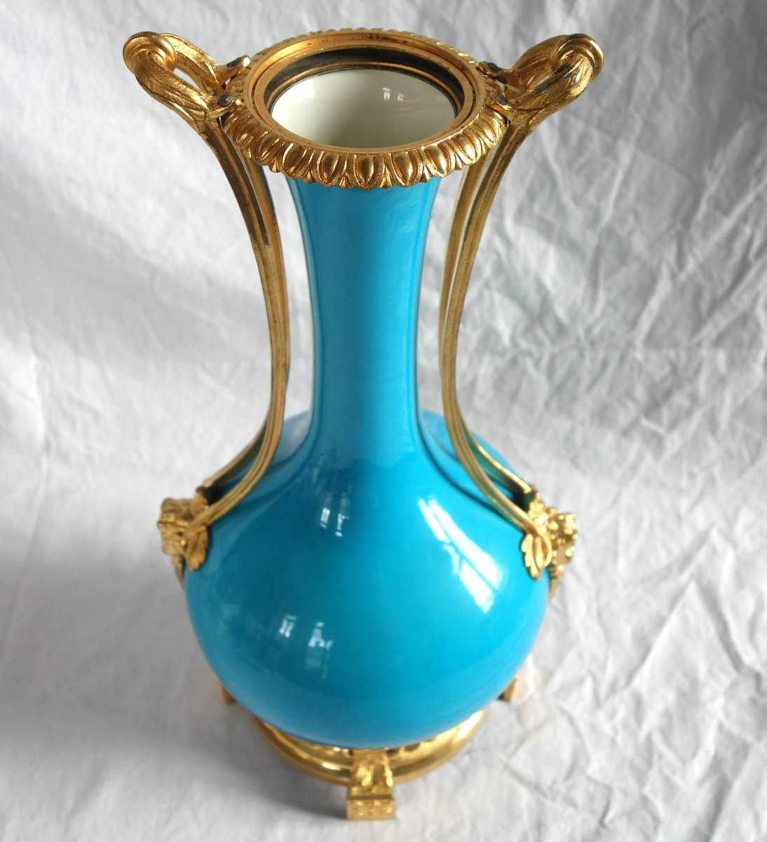 Grand vase d'ornement Louis XVI en porcelaine turquoise et bronze doré-photo-4