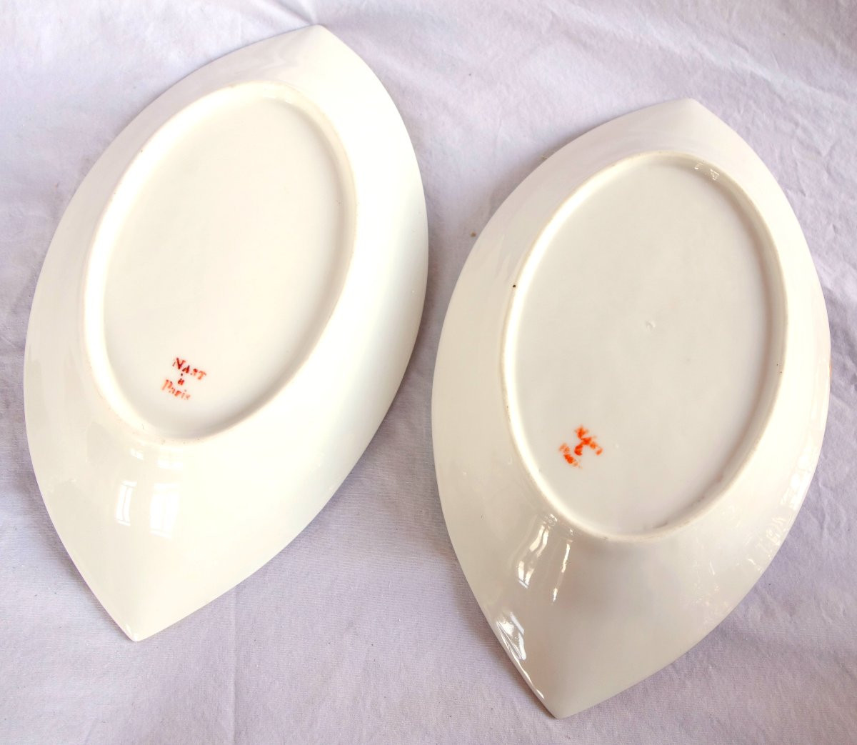   Nast : Pair Of Empire Porcelain Navette-shaped Dishes Enhanced With Fine Gold - Early 19th-photo-1
