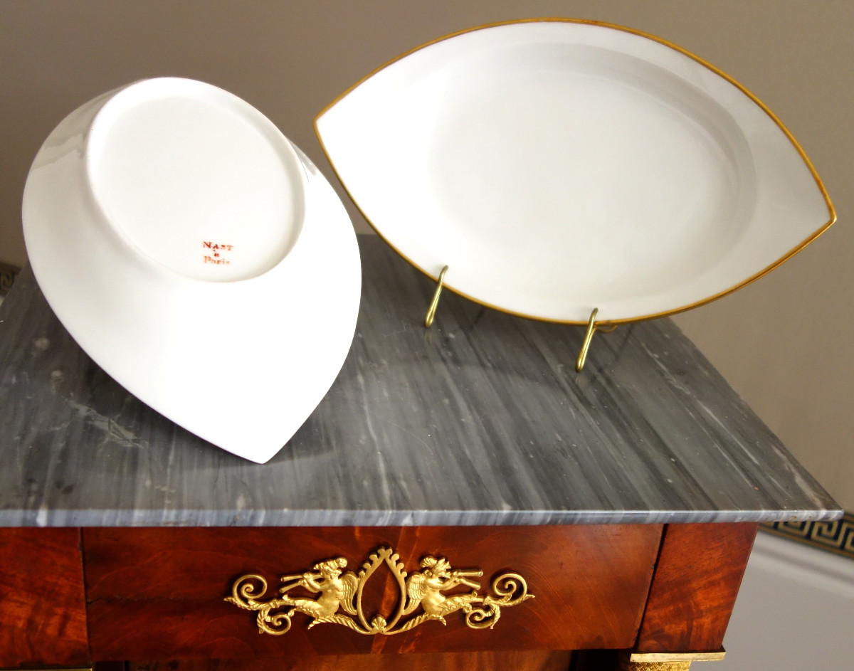   Nast : Pair Of Empire Porcelain Navette-shaped Dishes Enhanced With Fine Gold - Early 19th
