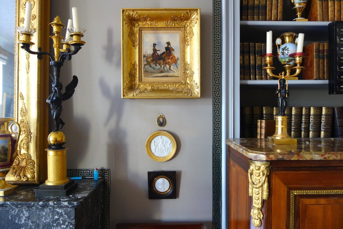 Grd médaillon néoclassique en Biscuit la toilette de Vénus encadrement bronze doré au mercure.-photo-7