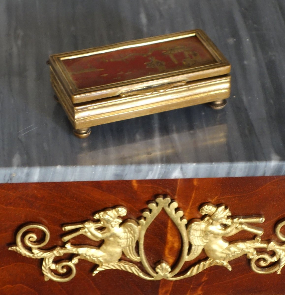 Boite à pilules ou à timbres en laque dans le goût de la Chine.-photo-2