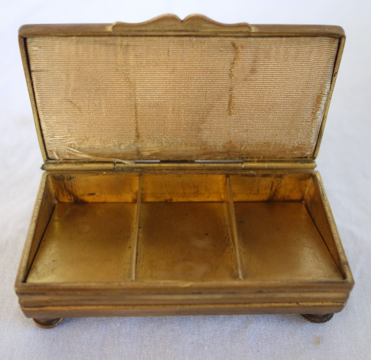 Boite à pilules ou à timbres en laque dans le goût de la Chine.-photo-4