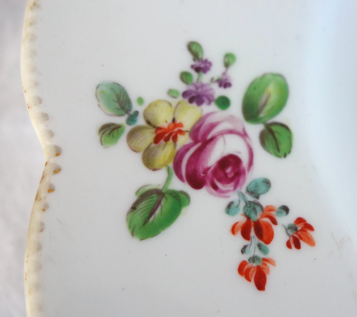 Manufacture Boissette  - 18e siècle - plat en porcelaine à décor floral polychrome - signé-photo-4