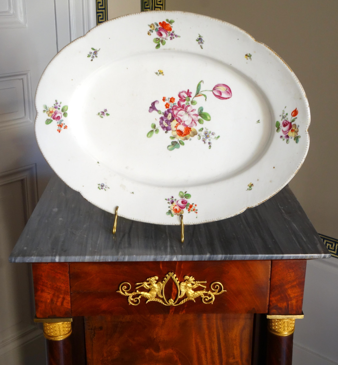 Manufacture Boissette  - 18e siècle - plat en porcelaine à décor floral polychrome - signé