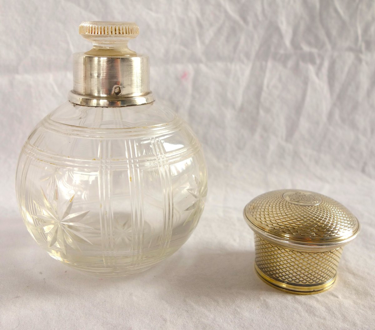 Coat Of Arms Beneath A Ducal Crown: Baccarat Crystal And Silver-gilt Minerva Bottle-photo-2