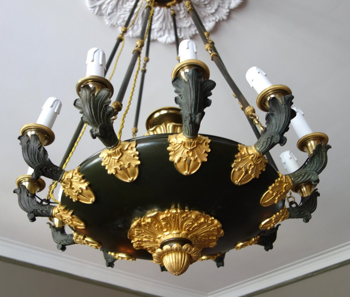 Grand lustre à 12 feux Empire d'époque Restauration en bronze patiné et doré, vers 1820-1830-photo-3