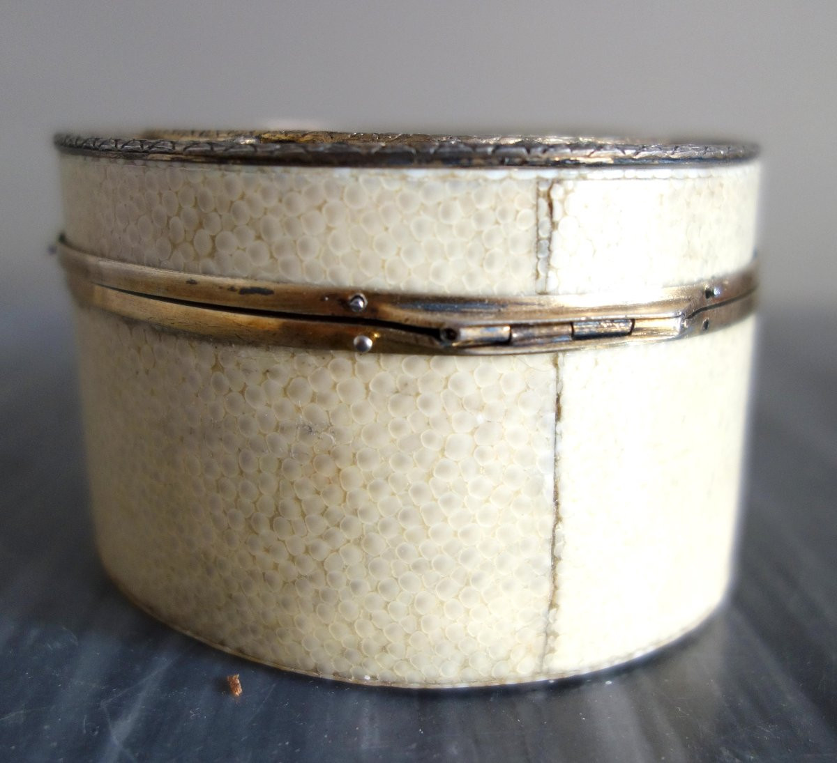 Russie - Saint Petersbourg - Boîte à bijoux en galuchat, vermeil et fixé sous verre 12cm. -photo-3