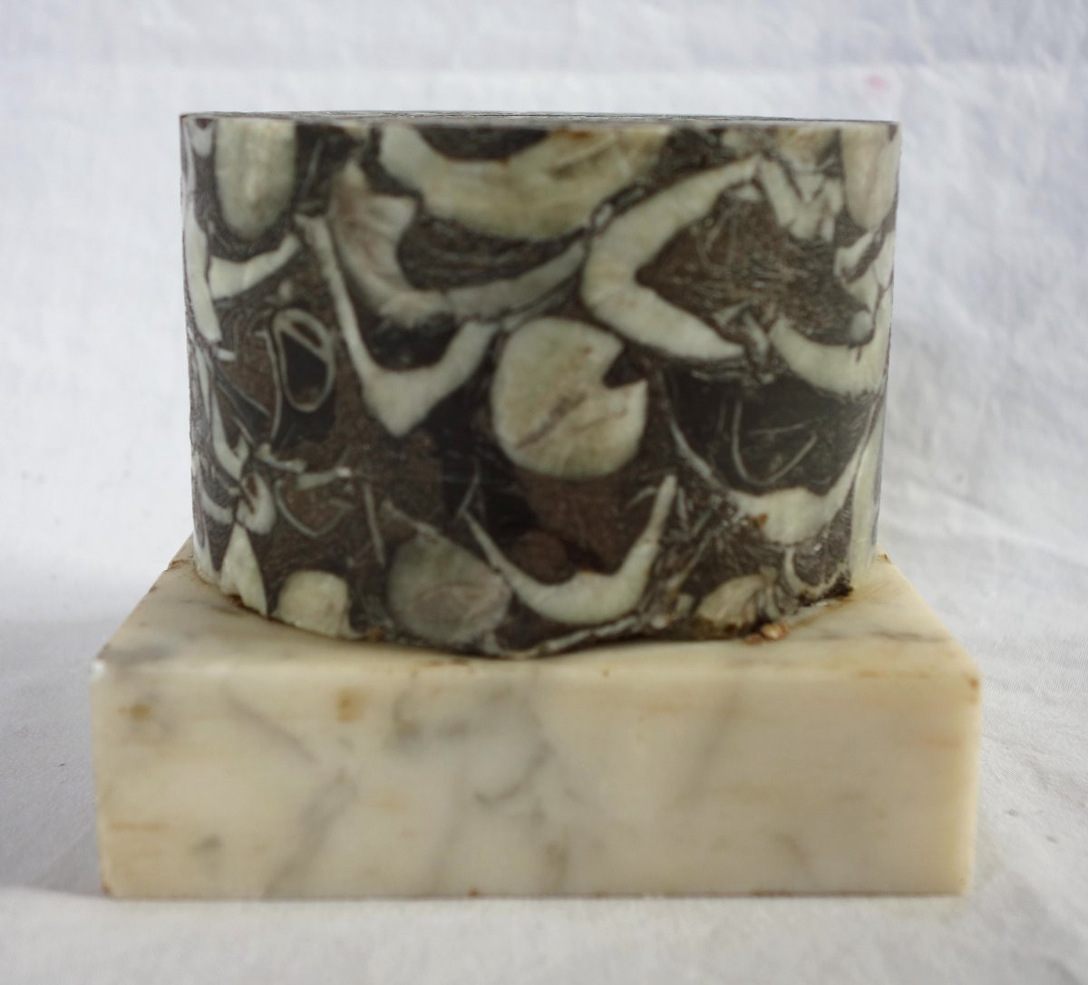 Socle colonne en marbre brèche gris - travail italien de style Louis XVI néoclassique-photo-4