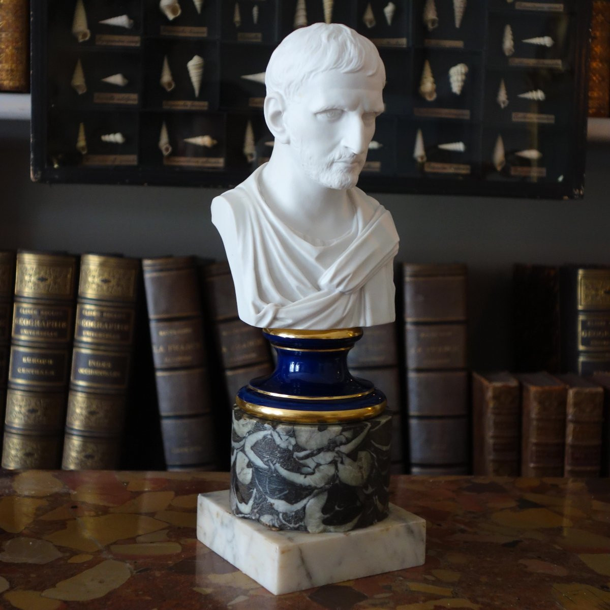 Socle colonne en marbre brèche gris - travail italien de style Louis XVI néoclassique-photo-7