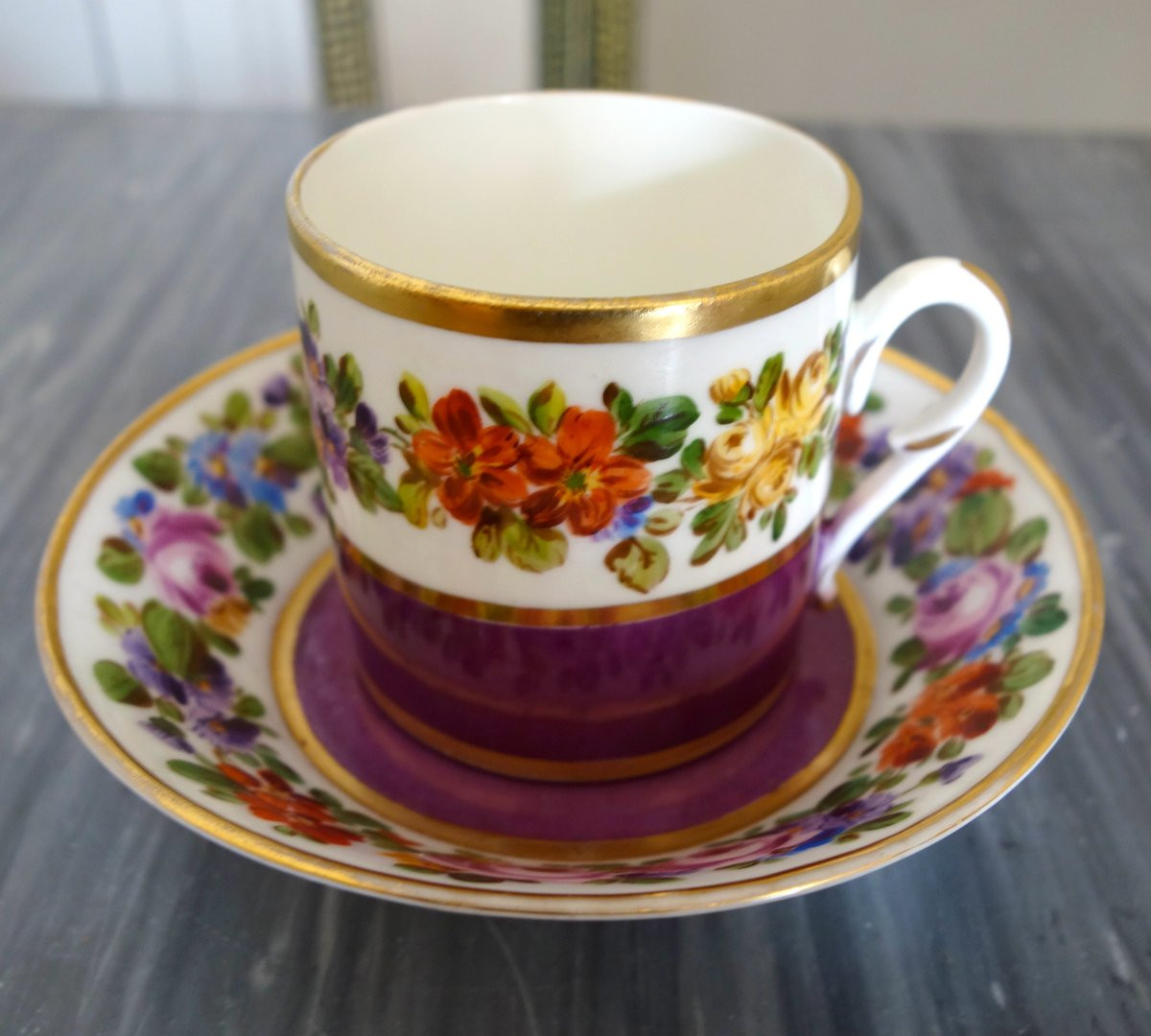 Tasse à café litron en porcelaine polychrome et dorée, porcelaine de Paris vers 1820-photo-3