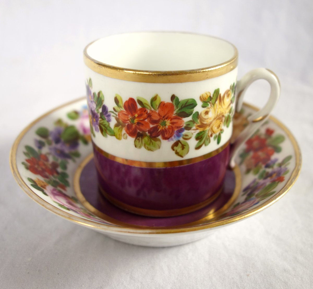 Tasse à café litron en porcelaine polychrome et dorée, porcelaine de Paris vers 1820-photo-1