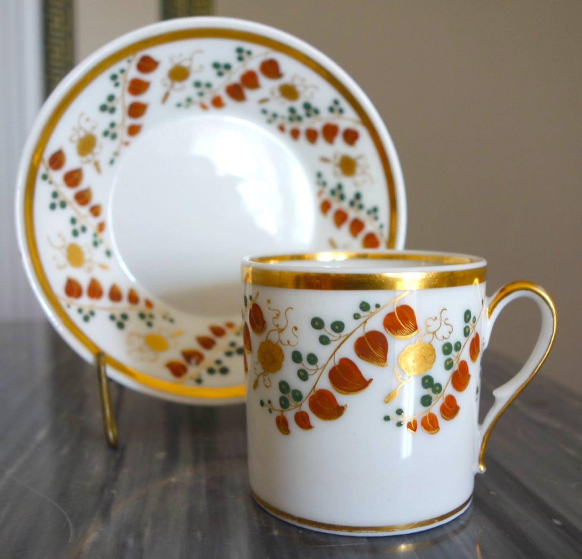 Tasse à café litron en porcelaine polychrome et dorée, porcelaine de Paris vers 1820 -photo-2