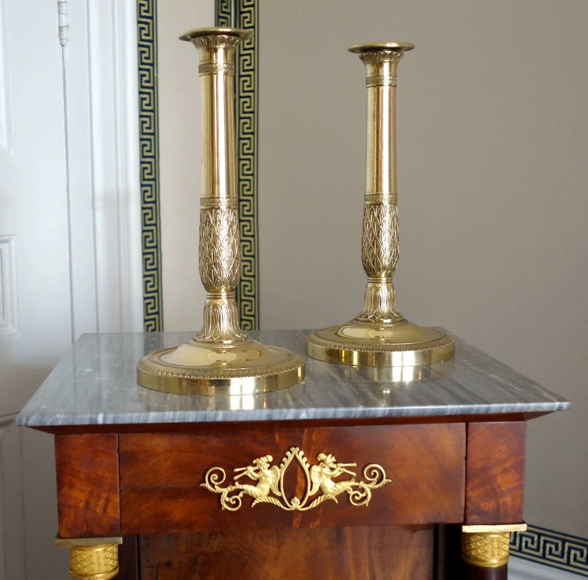 Paire de flambeaux / bougeoirs en canon d’époque Empire Restauration en bronze ciselé - 28cm