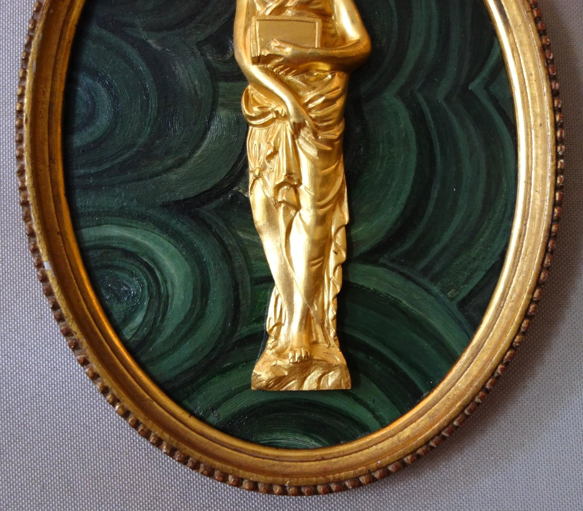 Grde Miniature Vestale 23cm, souvenir du Grand Tour, bronze doré au mercure sur fond malachite-photo-1