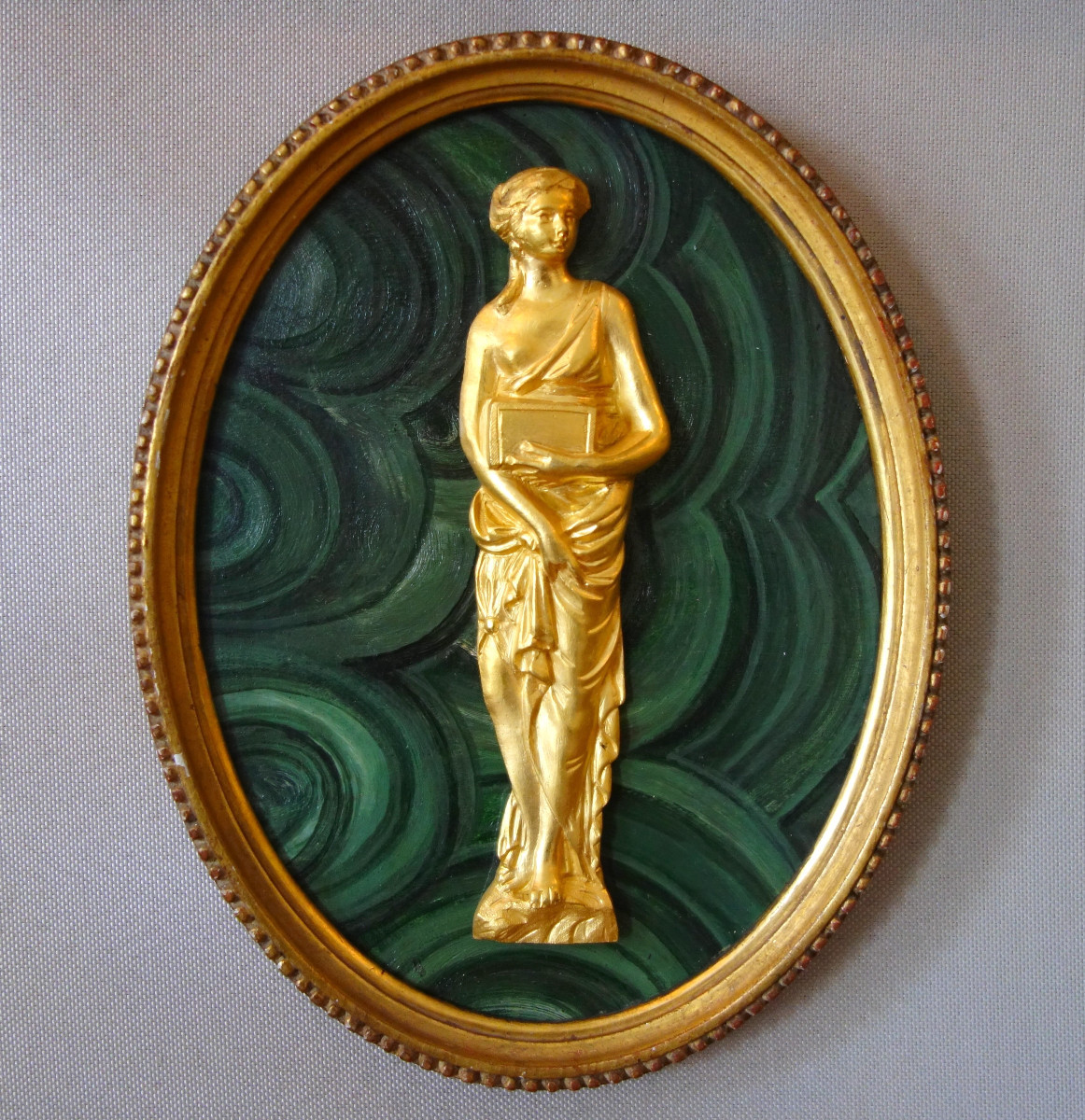 Grde Miniature Vestale 23cm, souvenir du Grand Tour, bronze doré au mercure sur fond malachite
