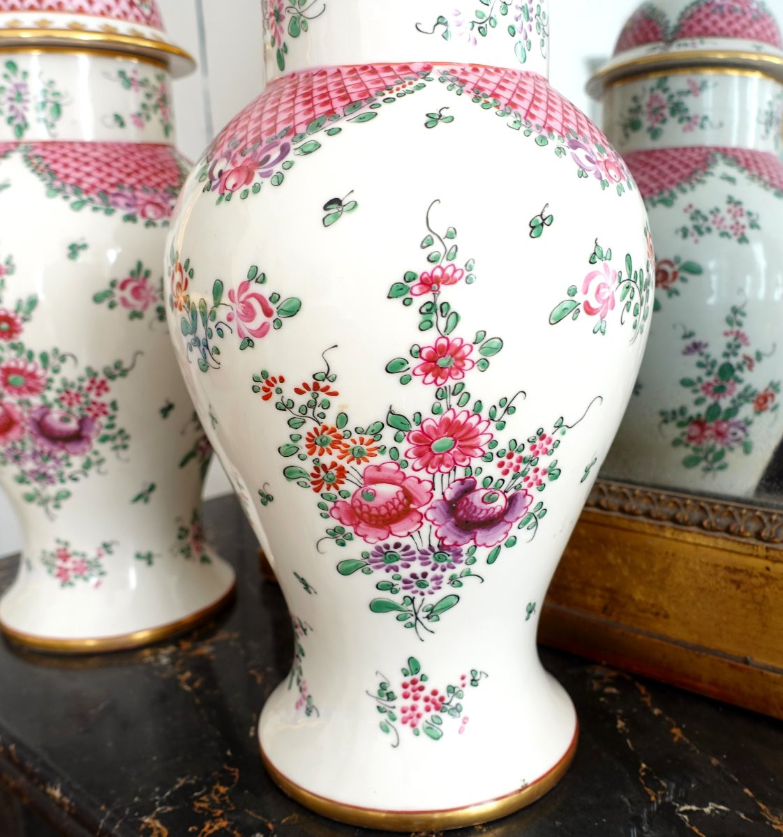 Pair Of Porcelain Potiches In The Chinese Style - Famille Rose - Manufacture Samson-photo-2