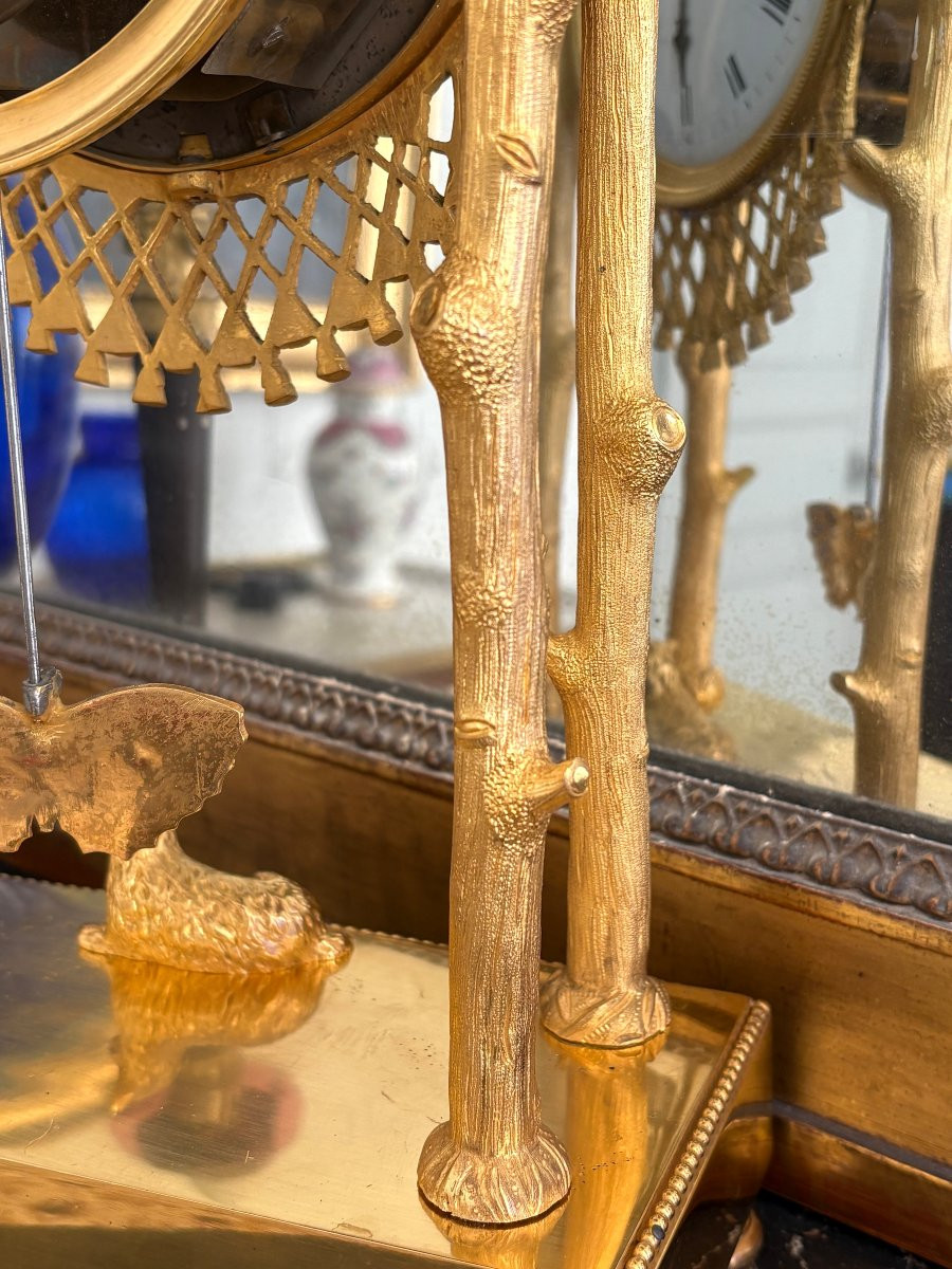 Pendule à la Chaumière en bronze ciselé et doré en mat et brillant - époque Empire Restauration-photo-3