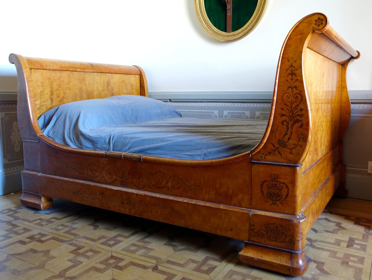 Charles X Period Bed In Lemon Veneer And Amaranth Marquetry - With Bedding-photo-3