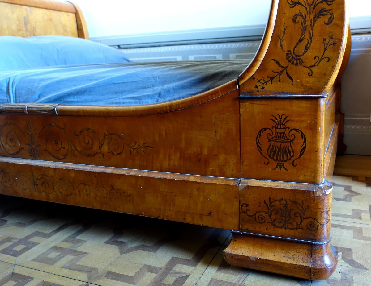 Charles X Period Bed In Lemon Veneer And Amaranth Marquetry - With Bedding-photo-1