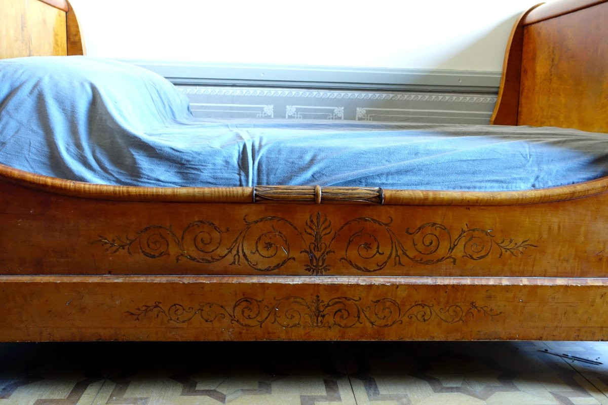 Charles X Period Bed In Lemon Veneer And Amaranth Marquetry - With Bedding-photo-2