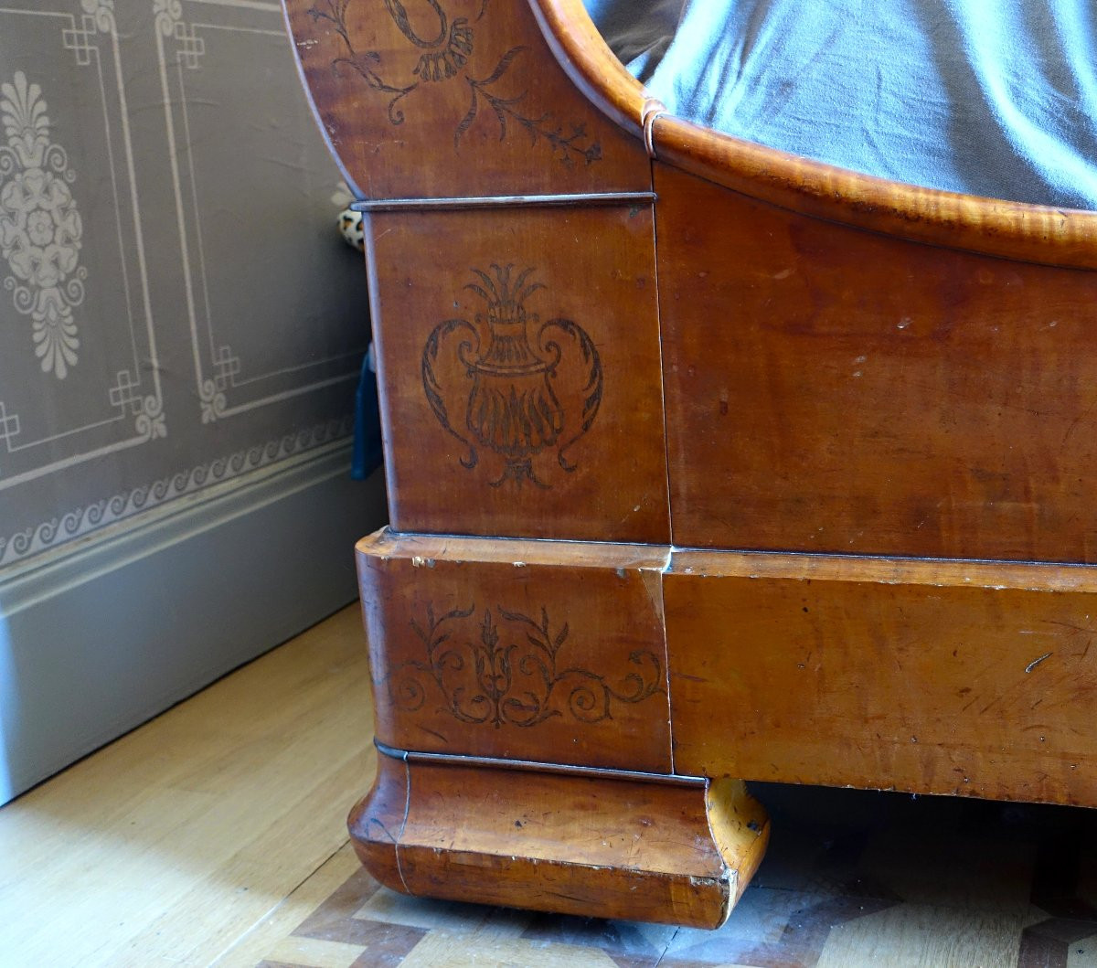 Charles X Period Bed In Lemon Veneer And Amaranth Marquetry - With Bedding-photo-4