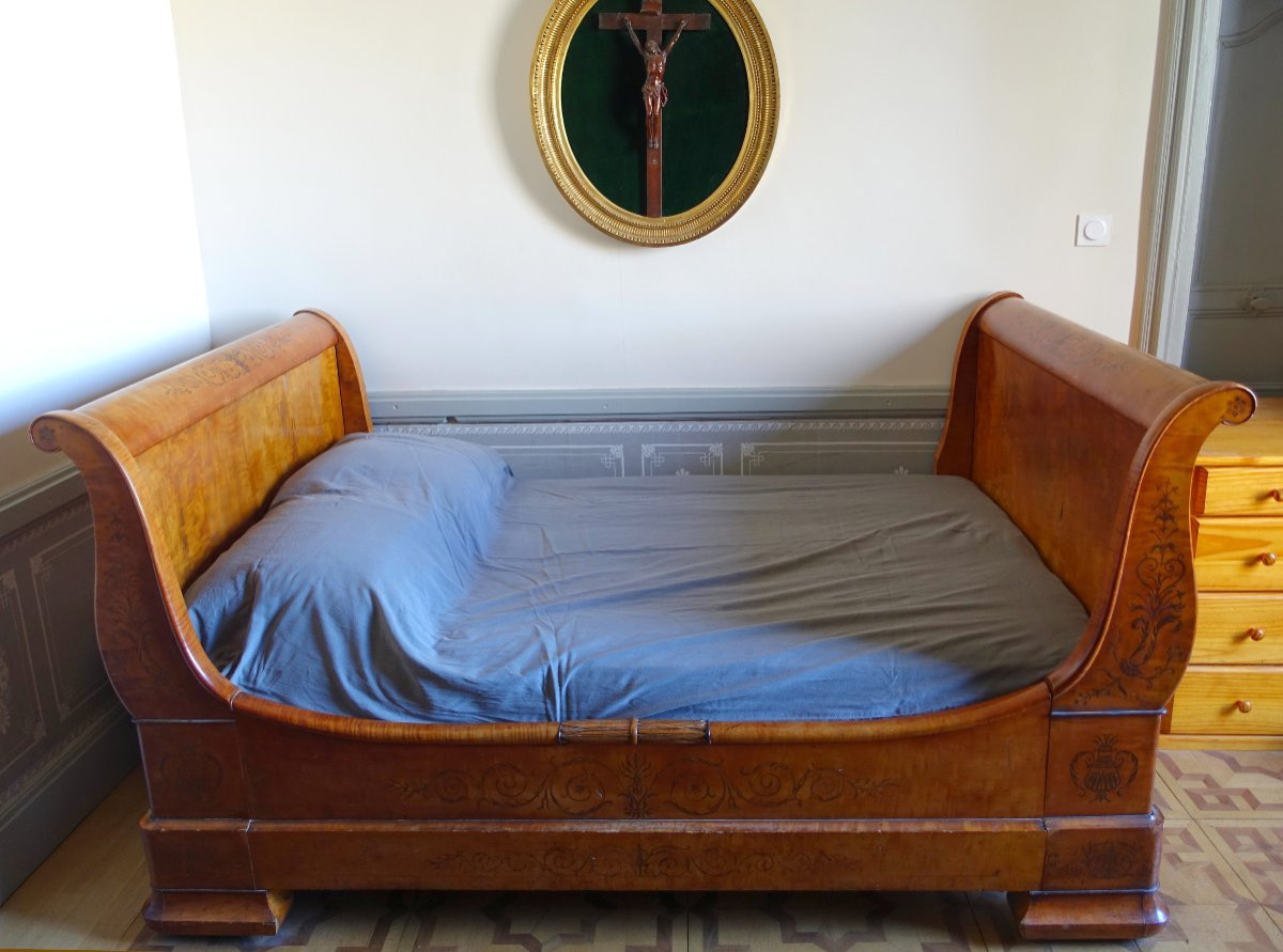 Charles X Period Bed In Lemon Veneer And Amaranth Marquetry - With Bedding-photo-5