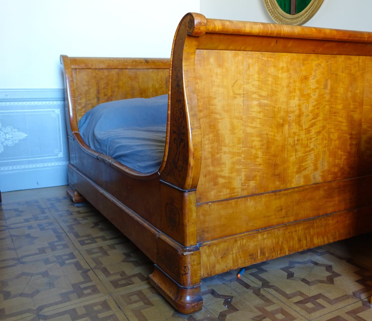 Charles X Period Bed In Lemon Veneer And Amaranth Marquetry - With Bedding-photo-6