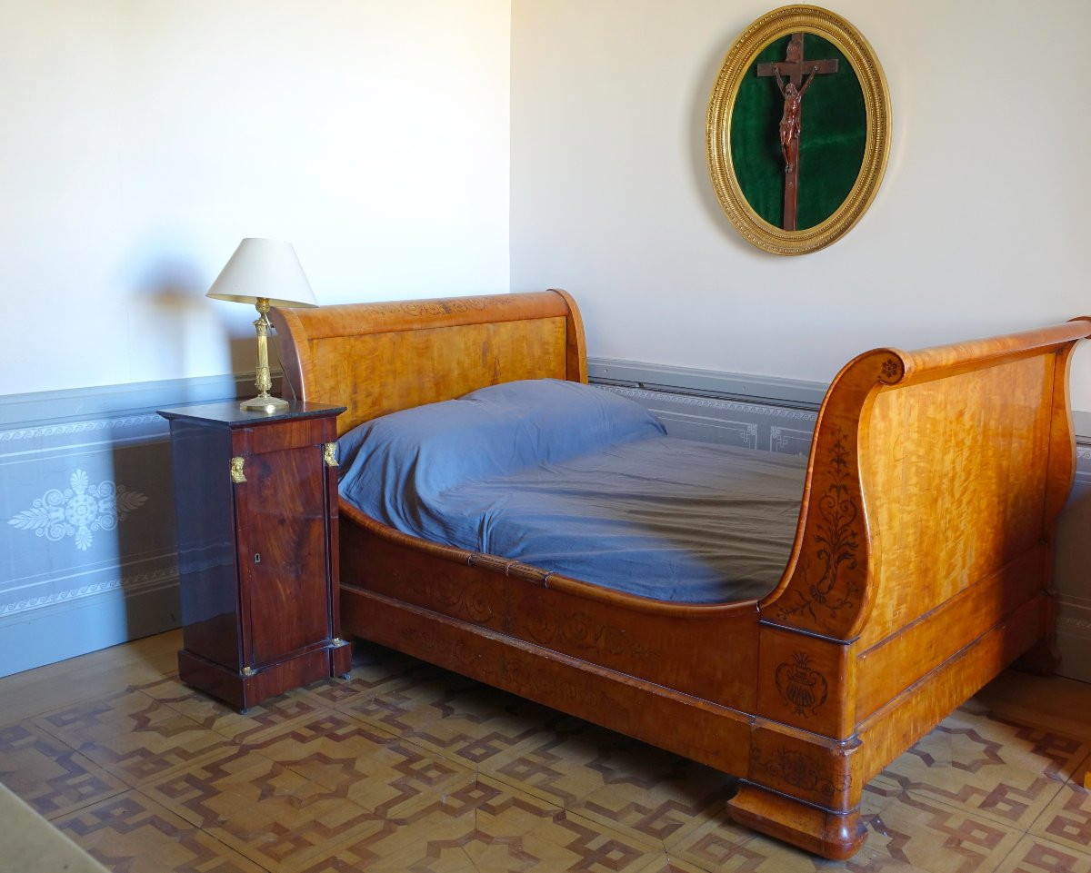 Charles X Period Bed In Lemon Veneer And Amaranth Marquetry - With Bedding-photo-7