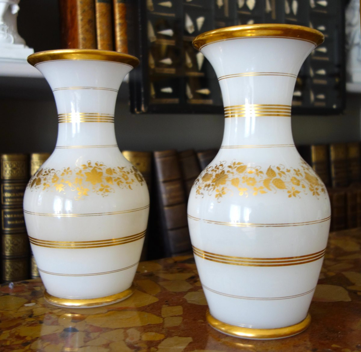 Baccarat - Pair Of White Opaline Vases With Gold Decoration - Mid-19th Century-photo-2