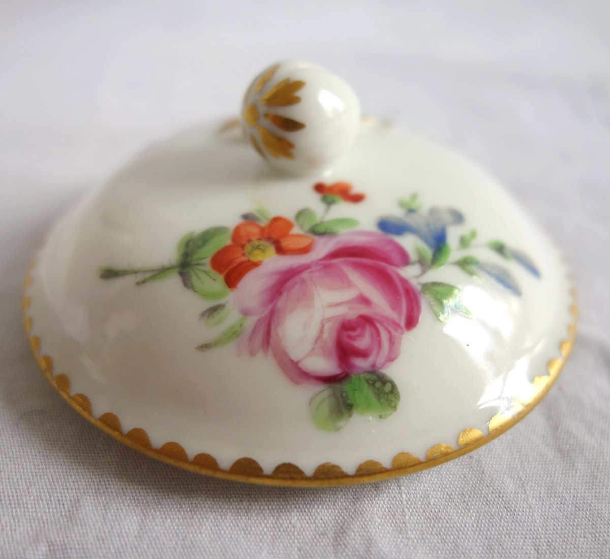 Théière en porcelaine d'époque Louis XVI attribuée à la Manufacture du duc d'Angoulême, ca 1780-photo-6