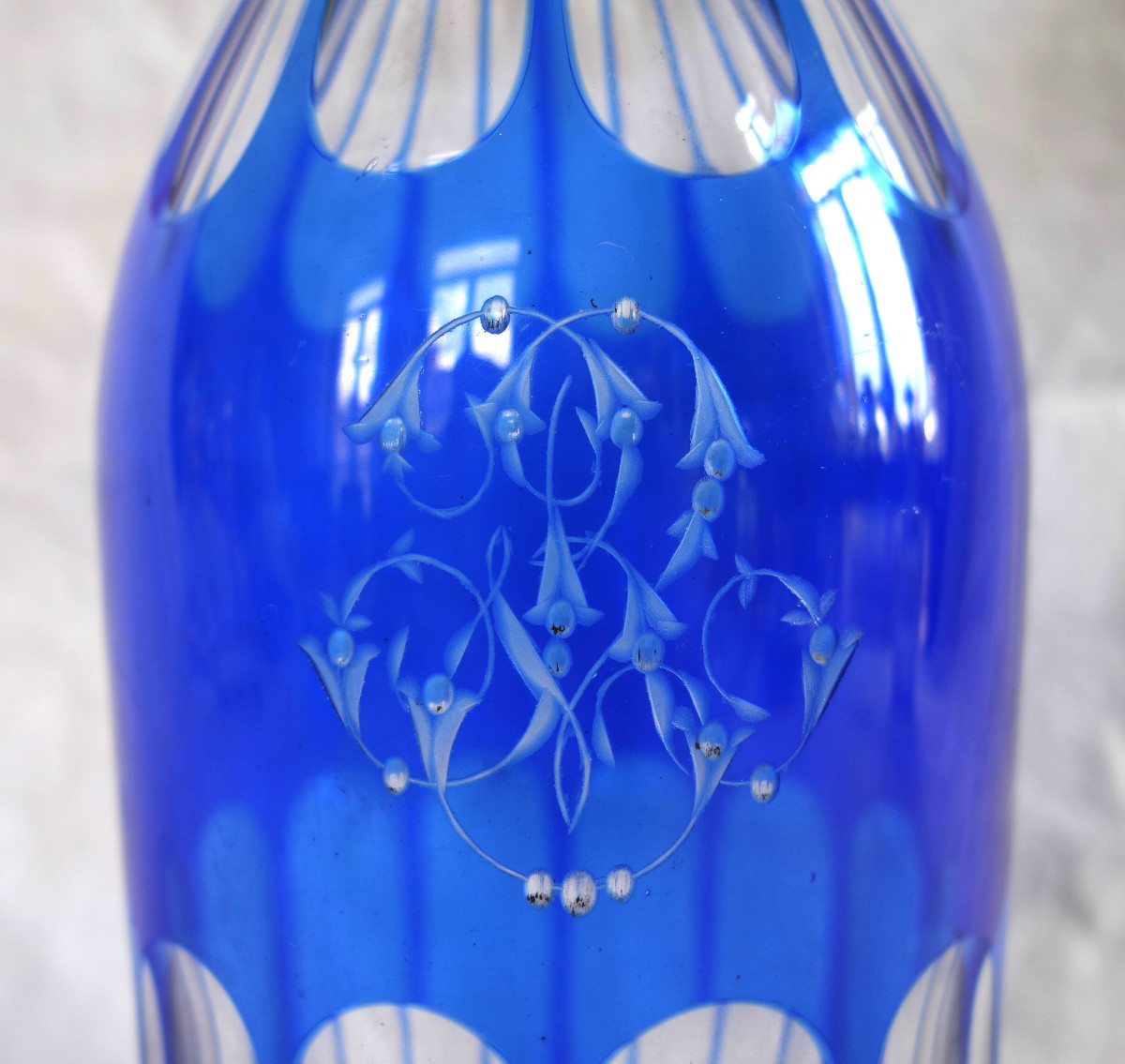 Baccarat - carafe de fantaisie forme bouteille en cristal overlay Bleu cobalt - monogramme-photo-3