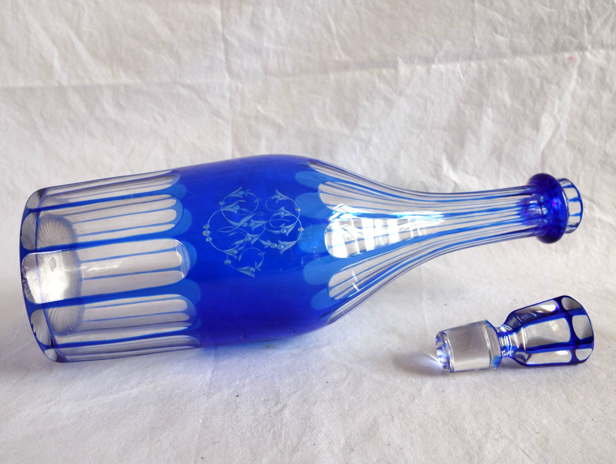 Baccarat - carafe de fantaisie forme bouteille en cristal overlay Bleu cobalt - monogramme-photo-1