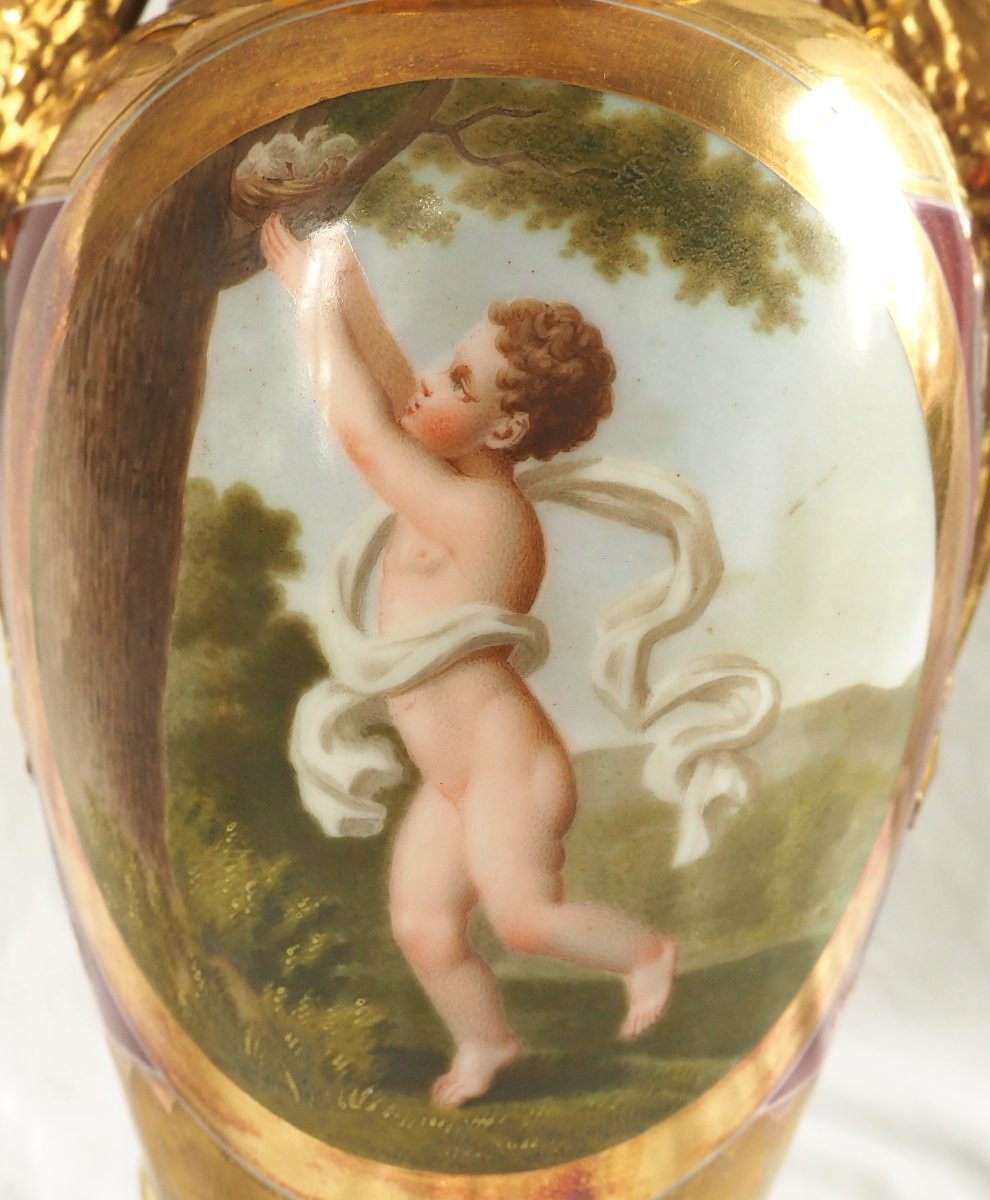 Paire de vases Empire en porcelaine de Paris polychrome et or : le putti voleur d'oeufs-photo-4