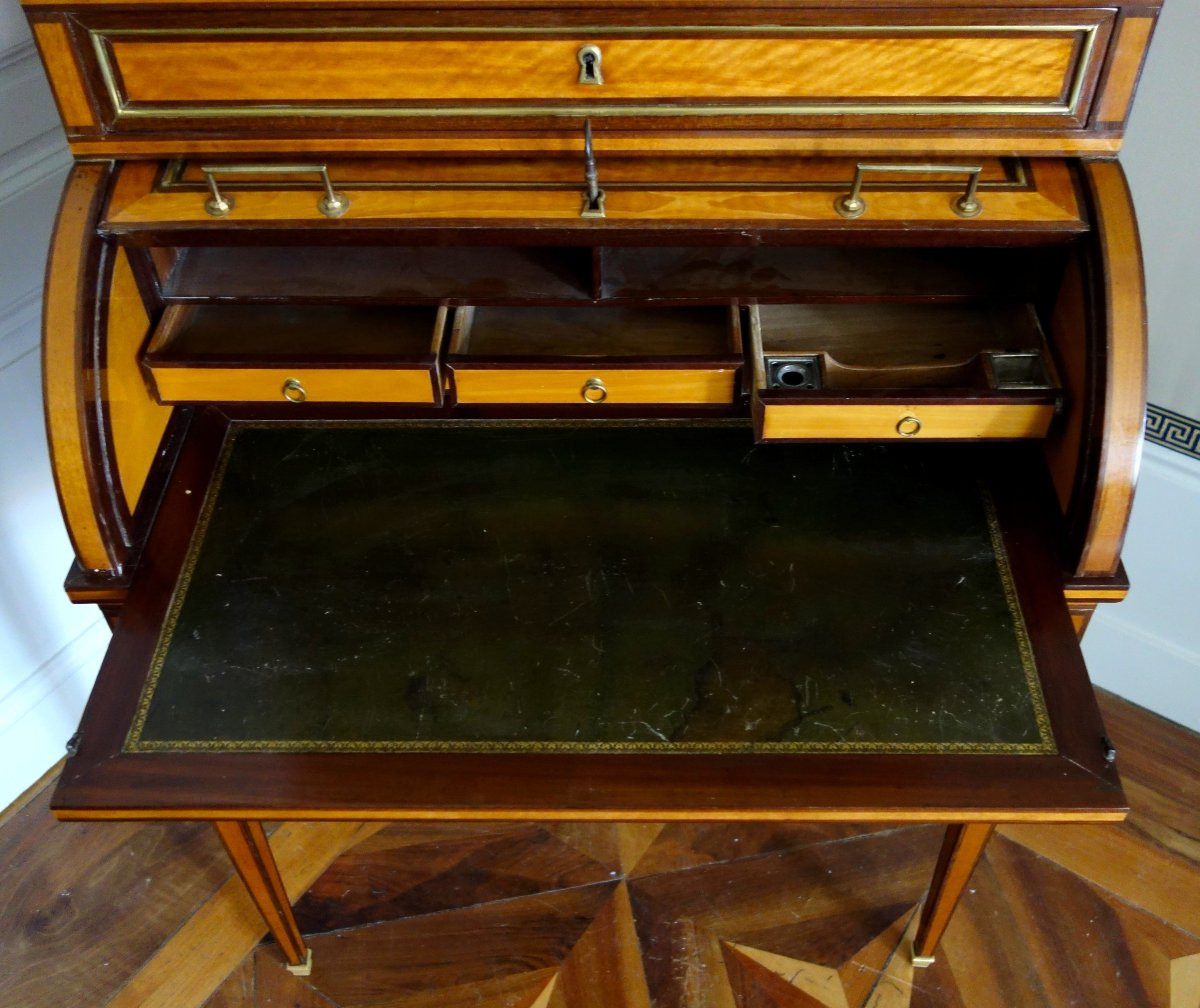   Bureau cylindre en citronnier et acajou, fin de l'époque Louis XVI-photo-4