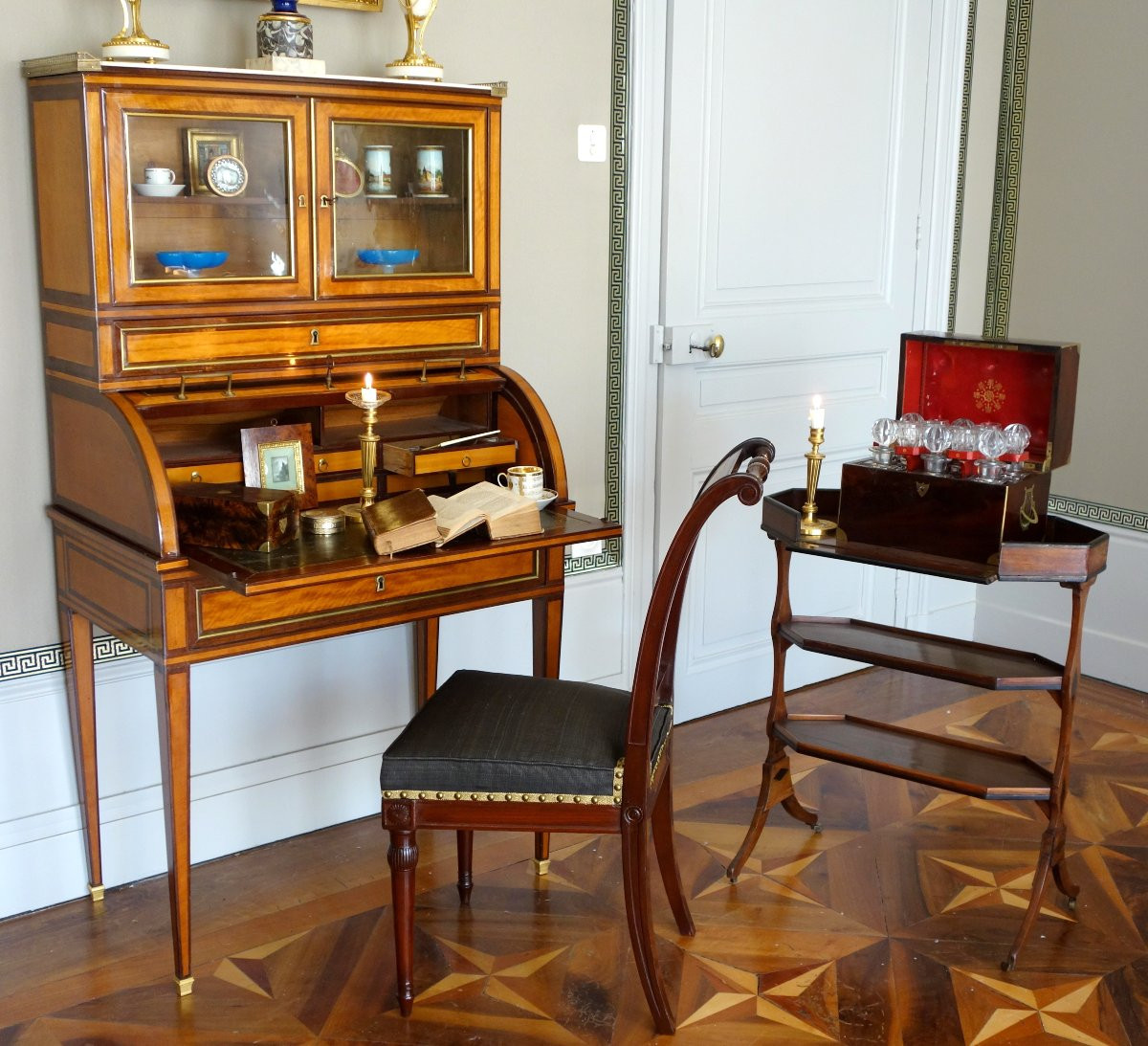   Bureau cylindre en citronnier et acajou, fin de l'époque Louis XVI-photo-8