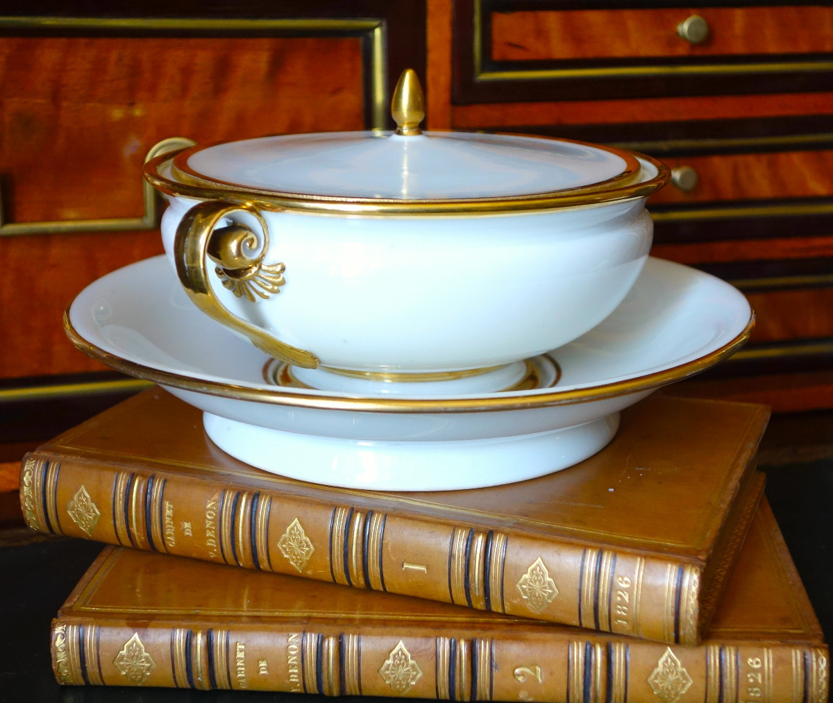 Manufacture Royale De Sèvres 1821: White And Gold Porcelain Bouillon, Vegetable Dish - Signed & Dated