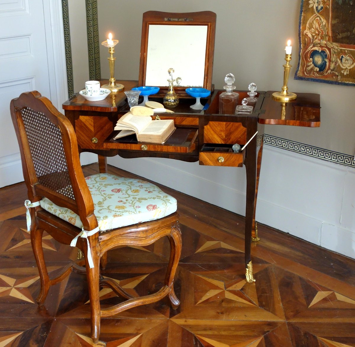 Baccarat - Paire de baguiers, coupes polylobées en opaline bleue et blanche d'époque Charles X-photo-6
