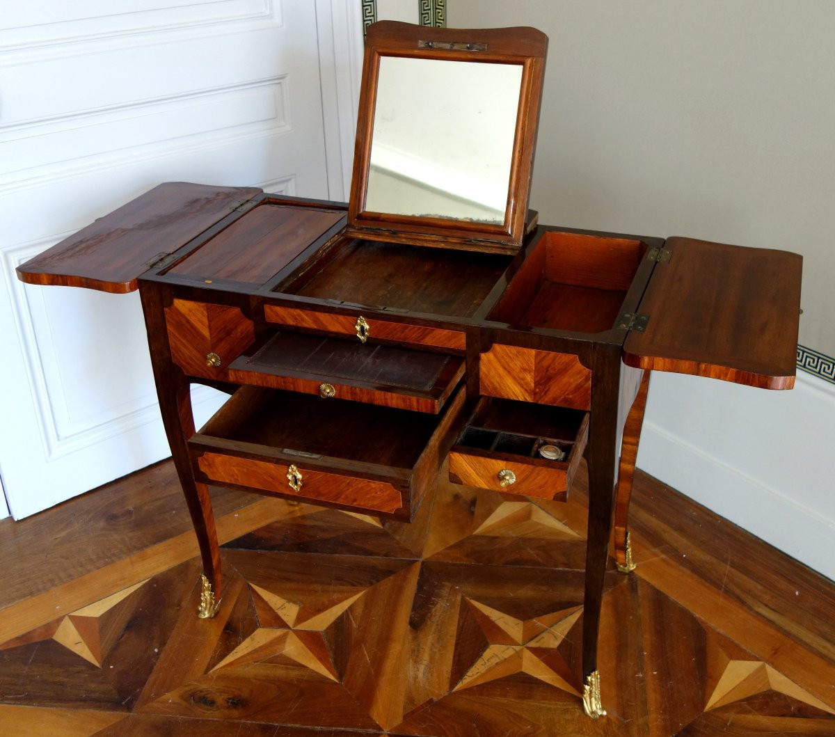   Table coiffeuse d'époque Louis XV Transition en marqueterie, travail Parisien du XVIIIe -photo-1